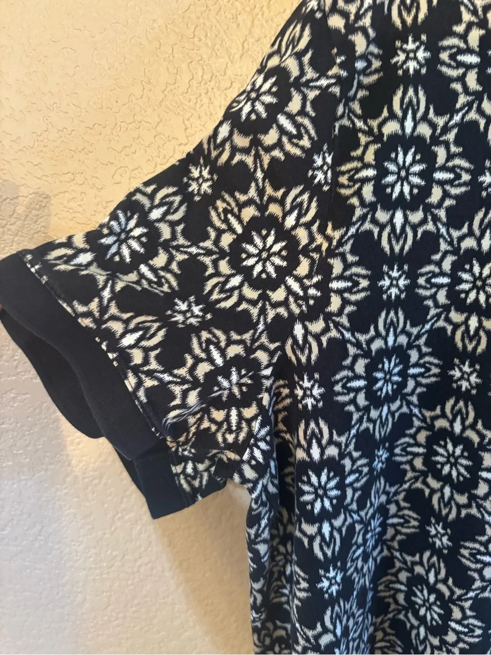 🇺🇸 Express Polo XL Black Geometric White Beige Geo Perfect Pima Cotton Stretc - Picture 9 of 16